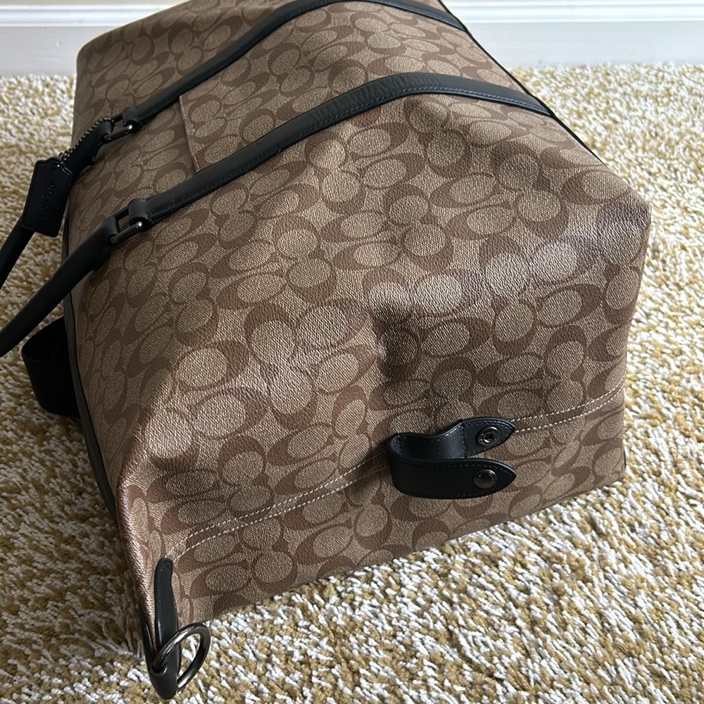 Coach - Picture 15 of 16